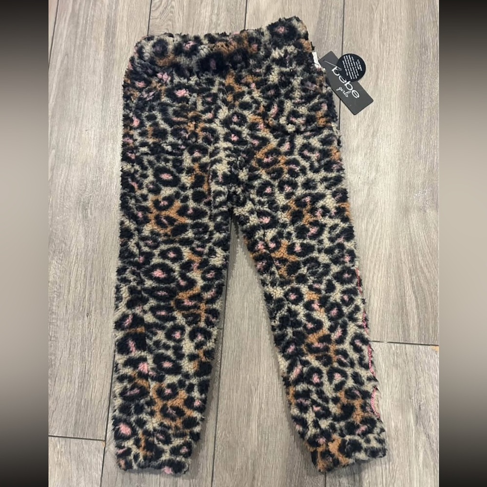 NEW 🆕 Bebe Leopard Print Fuzzy Kids Bottoms size 6